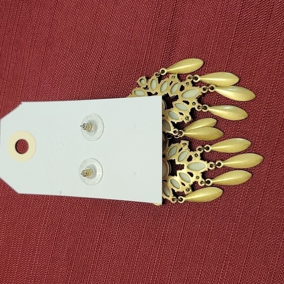 Fashion Earrings - Picture 2 of 2